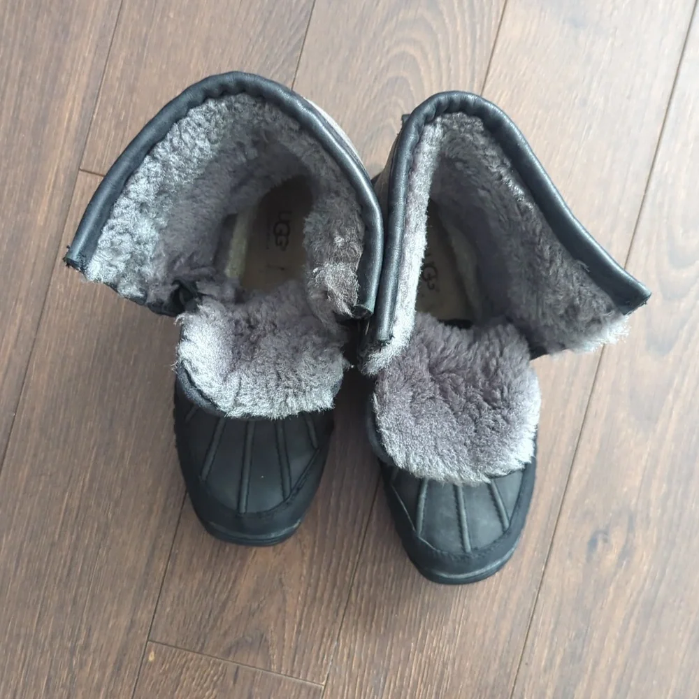 UGG Adirondack II Leather & Shearling Boot - Picture 7 of 12